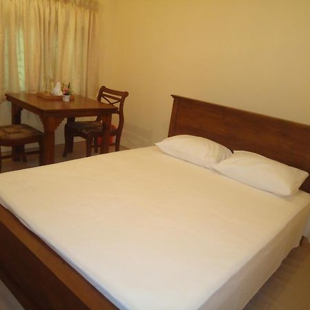 Guest House Kaduwela Luaran gambar